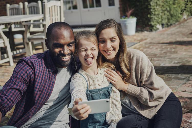 Família com dispositivo Darty